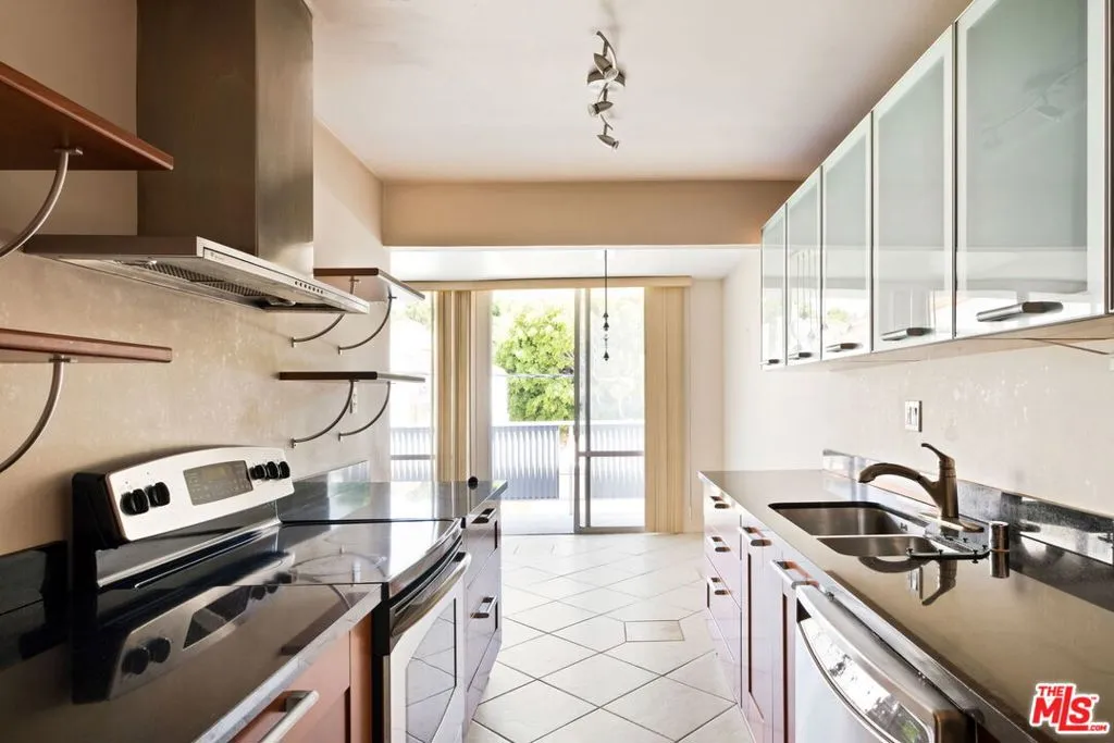 850 N Kings Road 312, West Hollywood, California 90069 home-pic-7